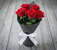 Букет 5 Красных роз Эдлесс Лав в Боршева