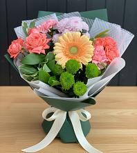 Букет цветов из:  Гвоздики, Розы, Герберы и Хризантемы в Боршева