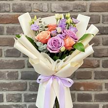 Букет цветов из:  Лизиантусы и Розы в Боршева