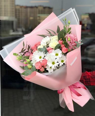 Букет цветов из: Розы, Лизиантусы и Хризантемы в Боршева